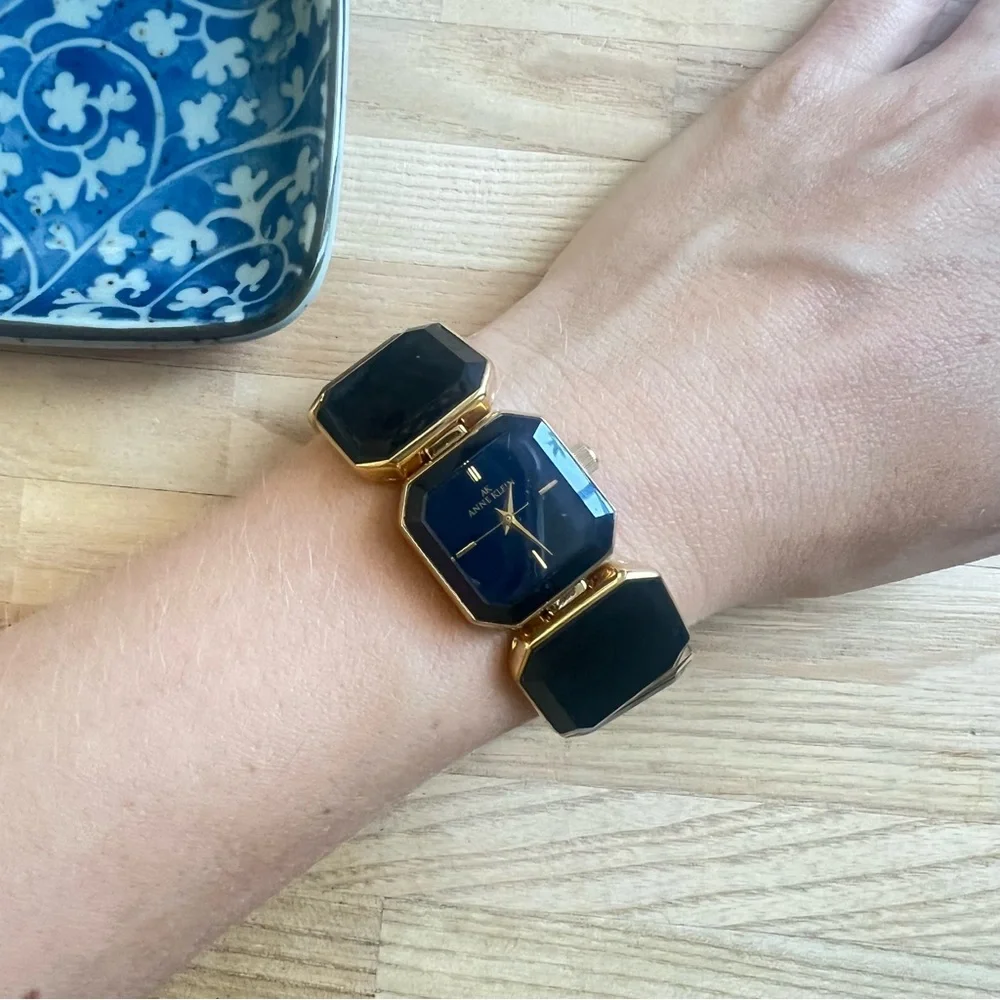Anne Klein ladies black dial gold tone bracelet watch NEW BATTERY